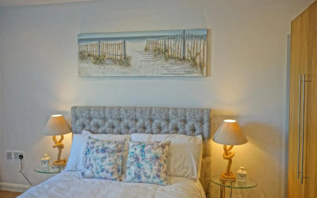 Penthouse Swansea Marina City Centre 100m from Beach