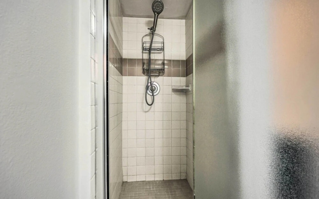 Oxnard Apartment < 1/2 Mi to Beaches!