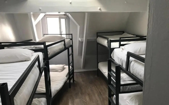 Heroes Hotel