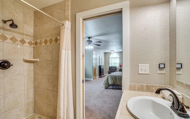Luxe Helen Gem W/hot Tub + Pool Access