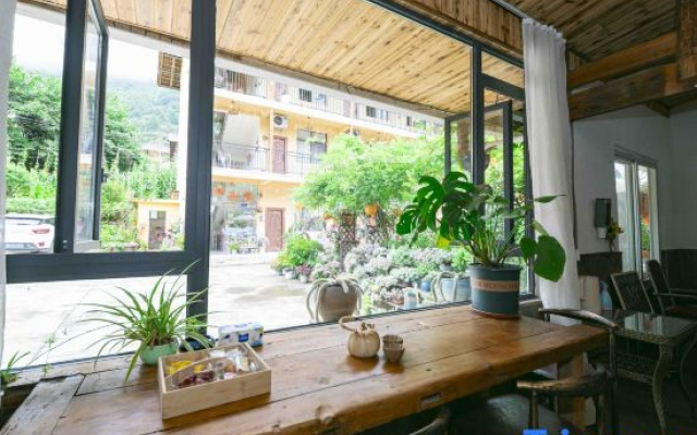 Shanjian Xiaozhu Inn