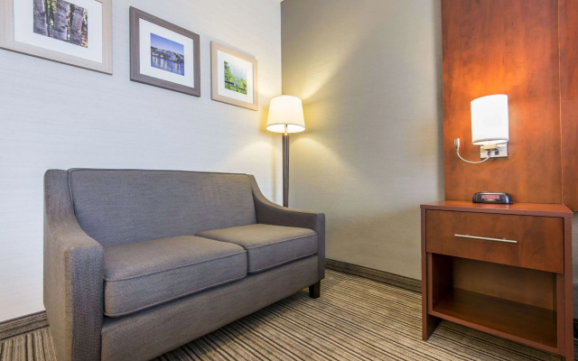 Comfort Inn & Suites