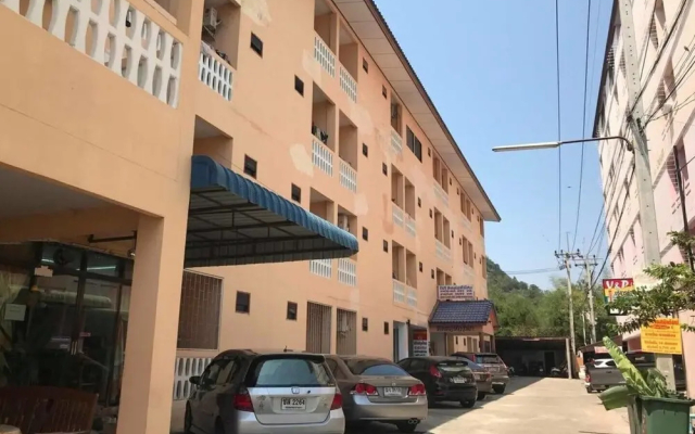 Watcharee Apartment