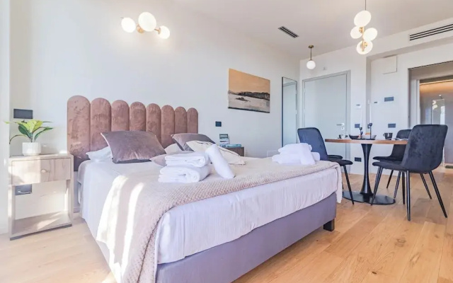 Aurora Apartment by Rent all Como