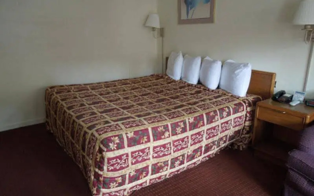 Travelodge Williamsburg Central