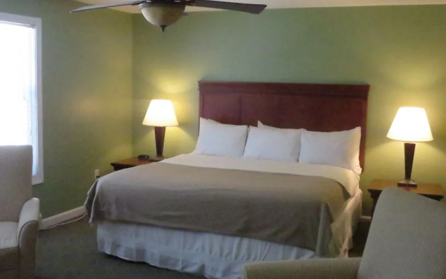 The Admiral's Inn Resort