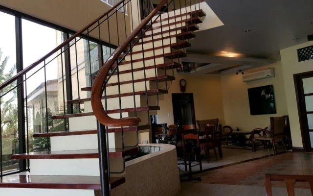 Mactan Breeze - Airport Bed & Breakfast