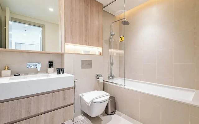 Superhost - 1BR Apartment, Balcony, Pool & Gym , Dubai Hills
