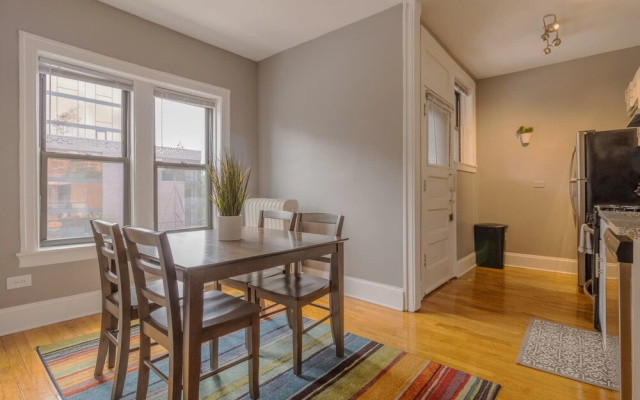 1BR Contemporary Lovely Apt in Lakeview