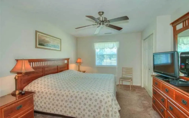 River Oaks Two-bedroom Apartment 11-F