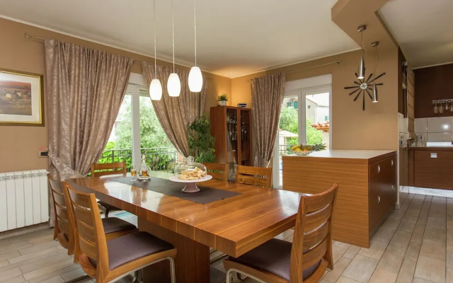 Beautiful Holiday Home in Kaštel Novi With Private Pool