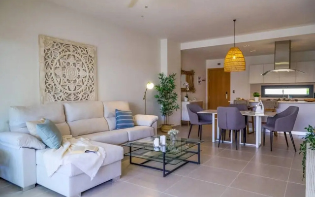 Spacious Modern Apartment With Private Picuzzi