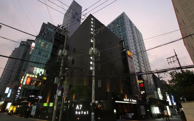 A Seven Hotel вид на фасад