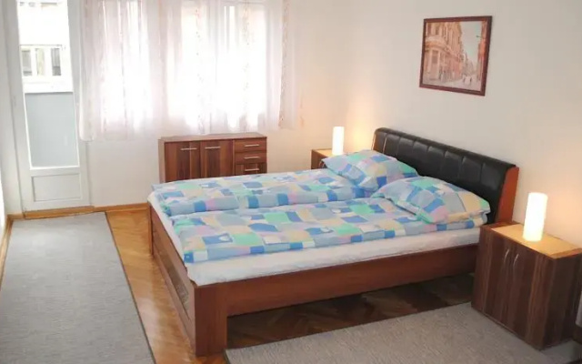 Apartment S8