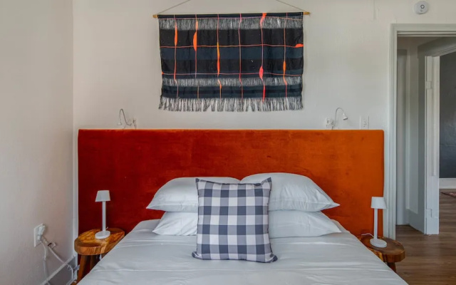 Cozy 2BR Home near Roosevelt Row by WanderJaunt
