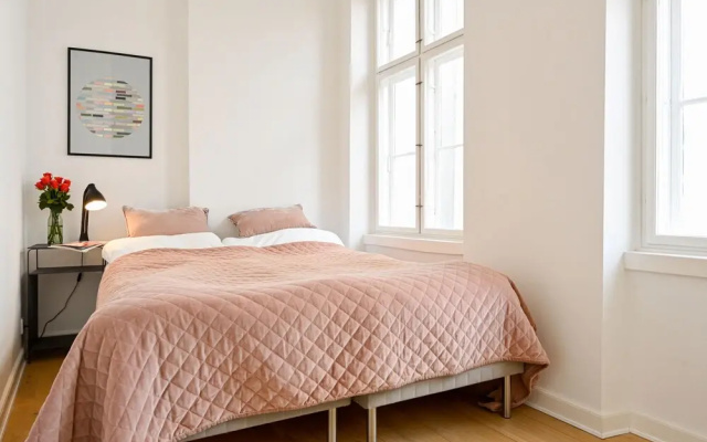 Sanders Arrow - Chic 3-bdr Apt w City View