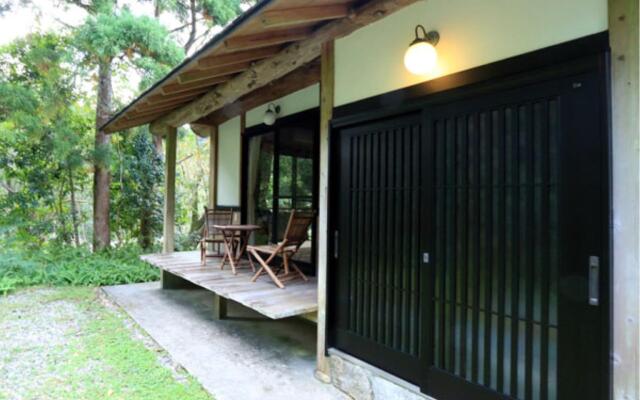 Отель Wa no Cottage Sen-no-ie Япония, Якусима - отзывы, цены и фото номеров - забронировать отель Wa no Cottage Sen-no-ie онлайн вид на фасад