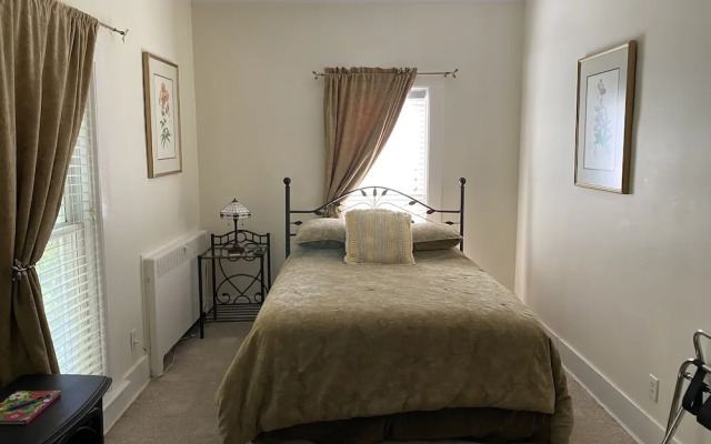Monroe Manor Inn