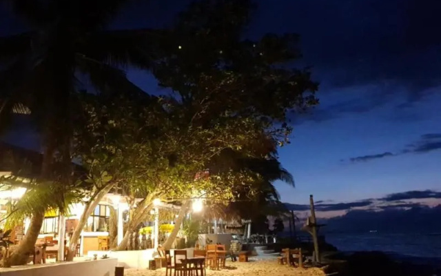 RedDoorz @ Evangeline Beach Resort