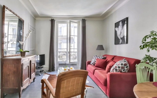 836 - Eiffel Tower View  - Parisian apartment
