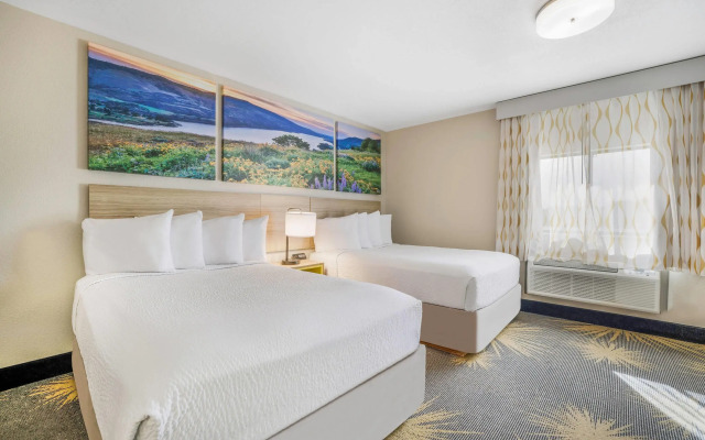 Days Inn by Wyndham Cortez