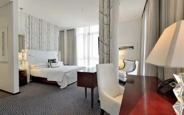 Davinci Hotel And Suites On Nelson Mandela Square