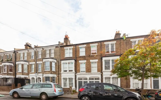 Lovely 2 Bed Apt W/patio nr Shepherd's Bush