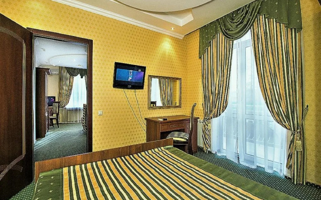 Green Plaza Hotel
