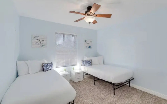 Desert Oasis in Mesa- Poolside & Hot Tub