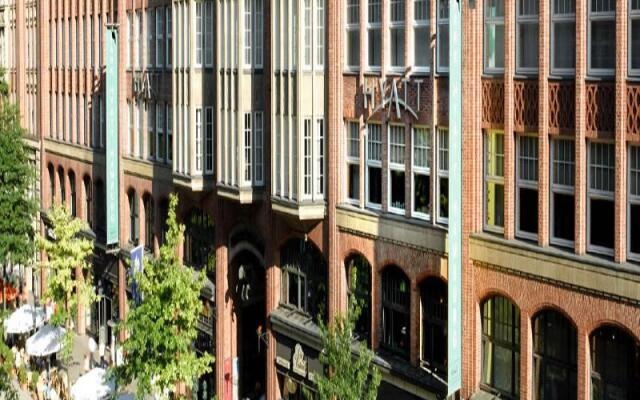 Отель Park Hyatt Hamburg Германия, Гамбург - 1 отзыв об отеле, цены и фото номеров - забронировать отель Park Hyatt Hamburg онлайн вид на фасад