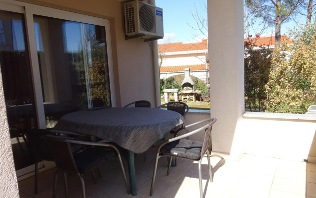Large Apartment in Malinska near Sea