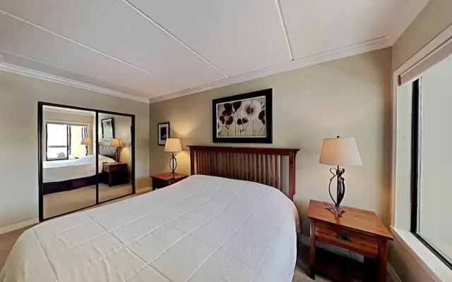 Spectacular Condo Slopeside Location and Mountain View! Close to Village Gondola by RedAwning