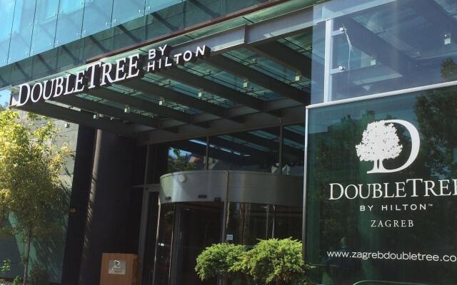 Отель DoubleTree by Hilton Zagreb вид на фасад
