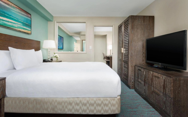 Courtyard by Marriott Waikiki Beach