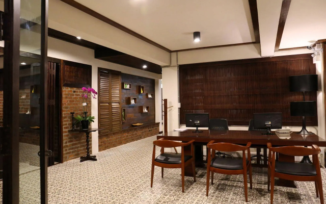 Kampaeng Ngam Hotel - Steps to Night Bazaar & Old City