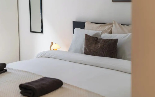 Central Ghent Stylish 1BR&1LR Apt WIFI