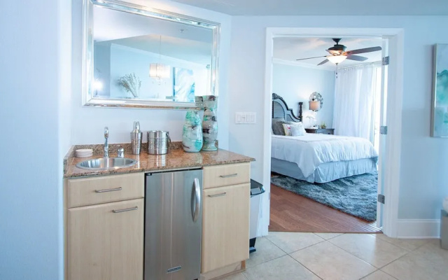 Modern Bayside Three Bedroom Condo - Unit Crb0505