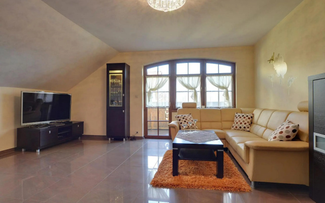 Apartament Pod Gwiazdami - centrum z tarasem i kominkiem
