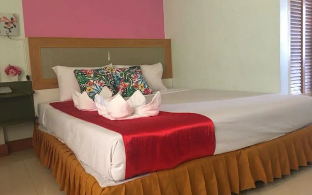 Polkadot Cafe Hotel