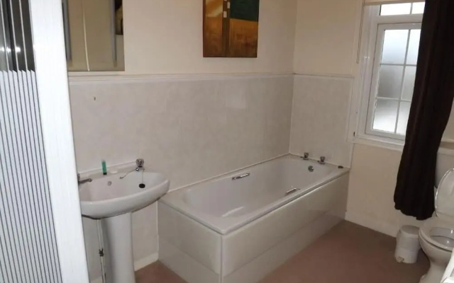 OYO Prestwick Airport Hotel
