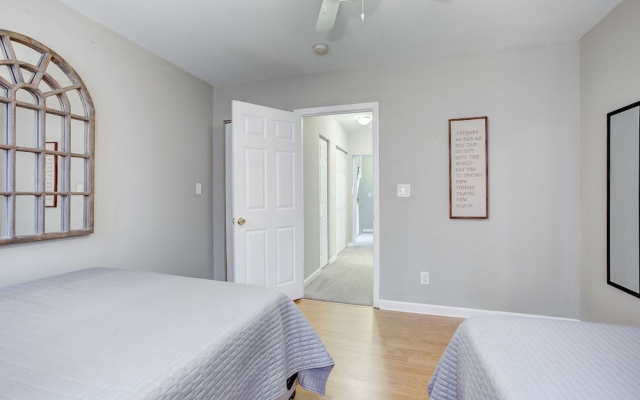 Lovely Home Next to Stadiums With Roofdeck&parking