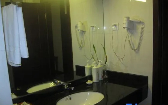 Xinhe Business Hotel