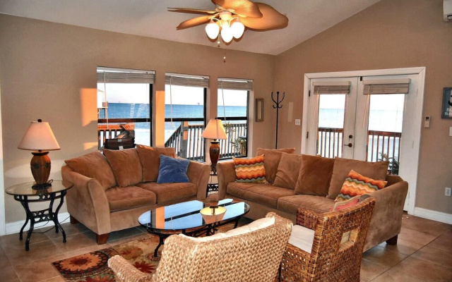 Knee Deep - 105 Shell Ct