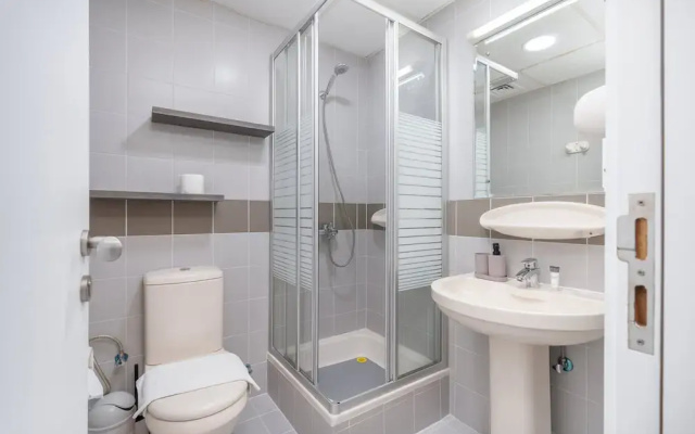 Modern 1-bed With Scenic Golf Course View