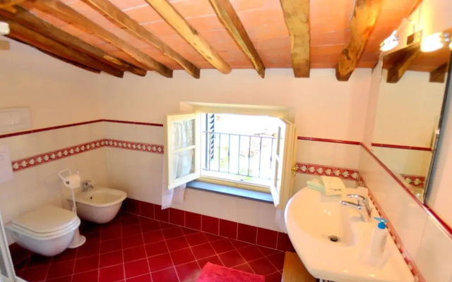 Holiday Home in Pescaglia Near Tuscan Vineyards