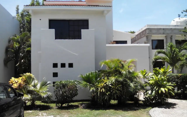 Casa en PlayaDelCarmen 526 by Sinbad