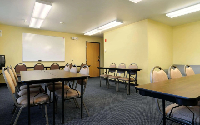 Microtel Inn and Suites Huntsville