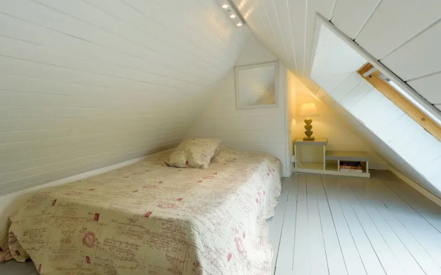 Peaceful Holiday Home in Plouguin With Indoor Pool