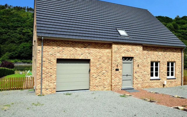 Modern Holiday Home in Hastiere near Forest