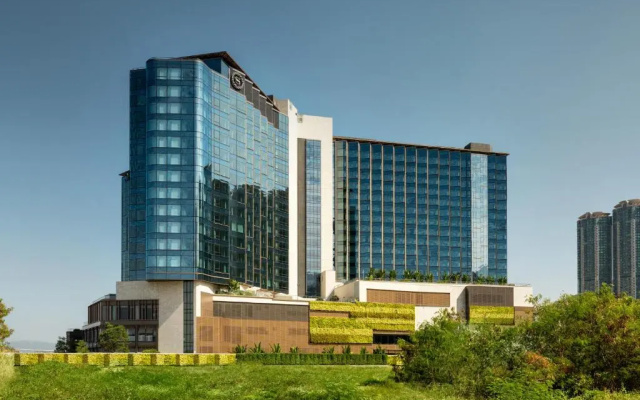 Sheraton Hong Kong Tung Chung Hotel
